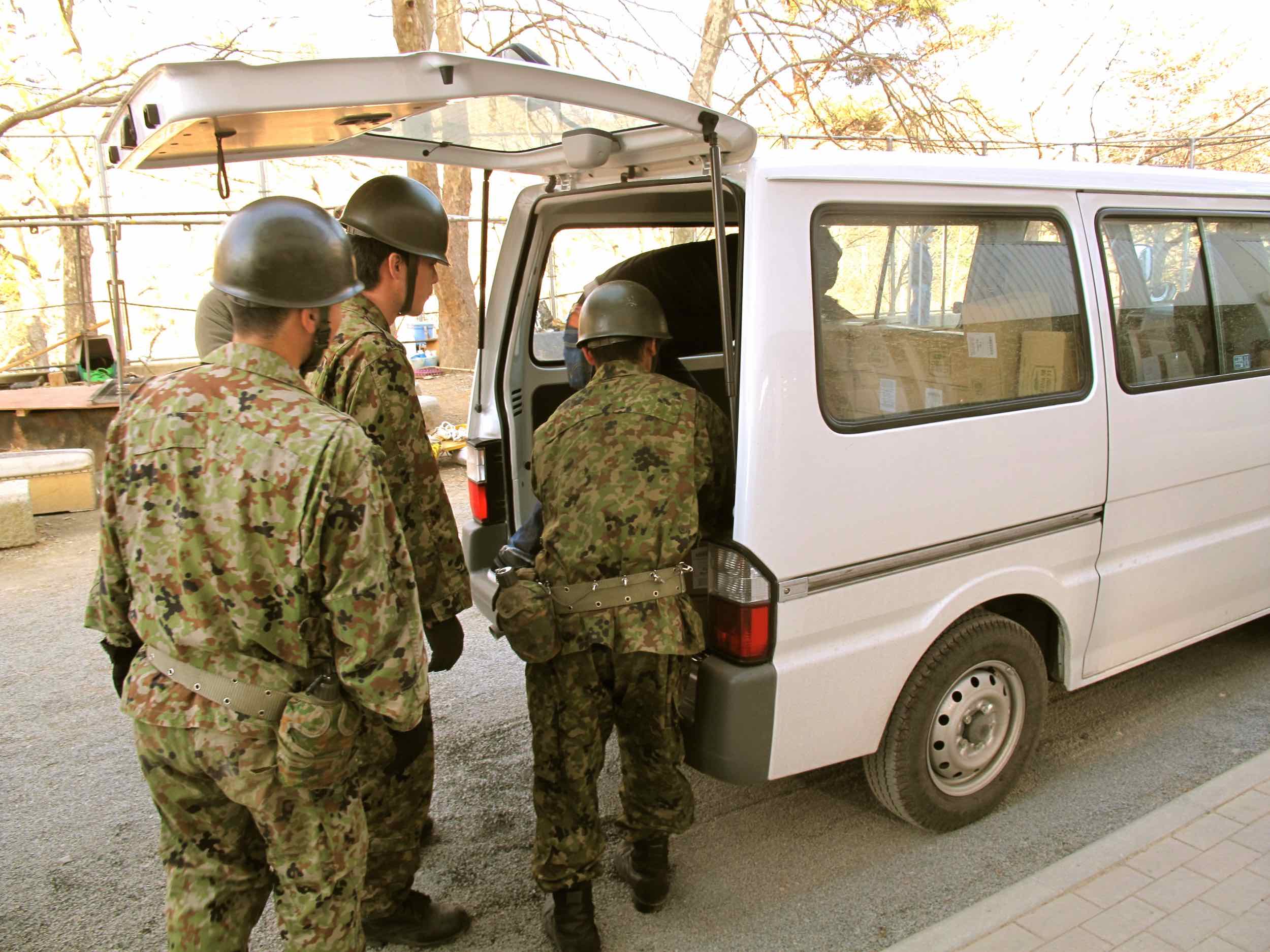  4/14 volunteers delivering food and supplies from Second Harvest Japan to Onagawa, Onagawa City 