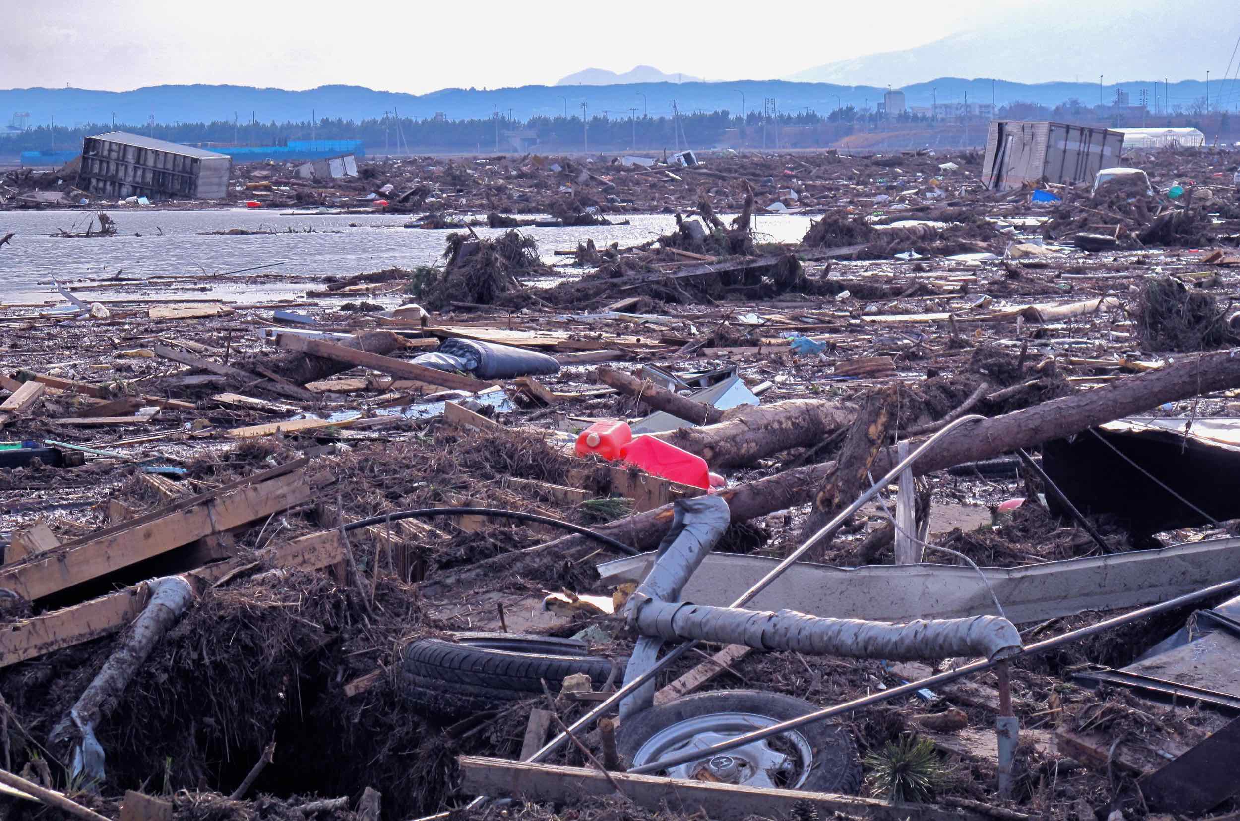  3/13 looking west towards mountains, Wakabayashi-ku, Sendai 
