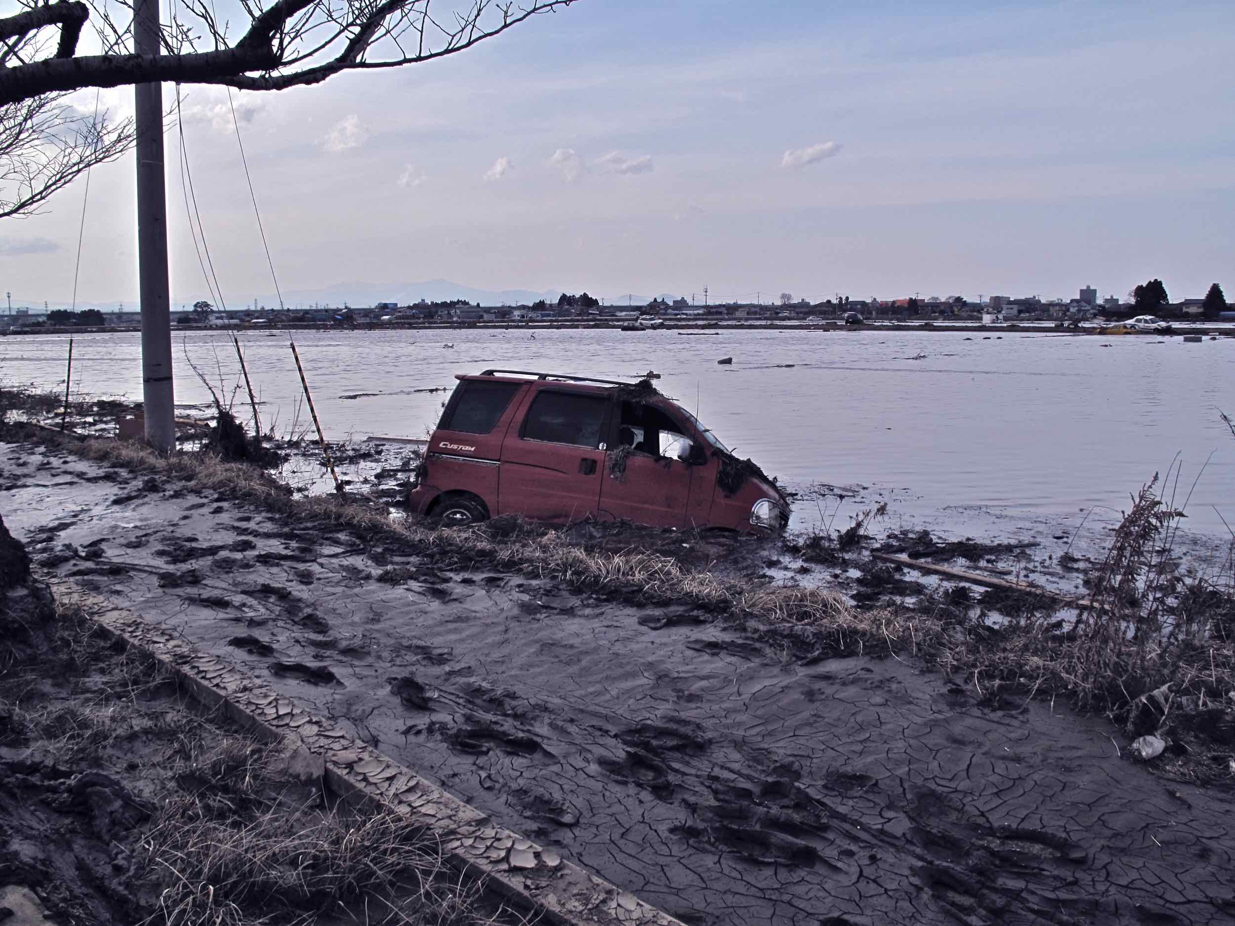  3/13 looking west towards mountains, Wakabayashi-ku, Sendai 